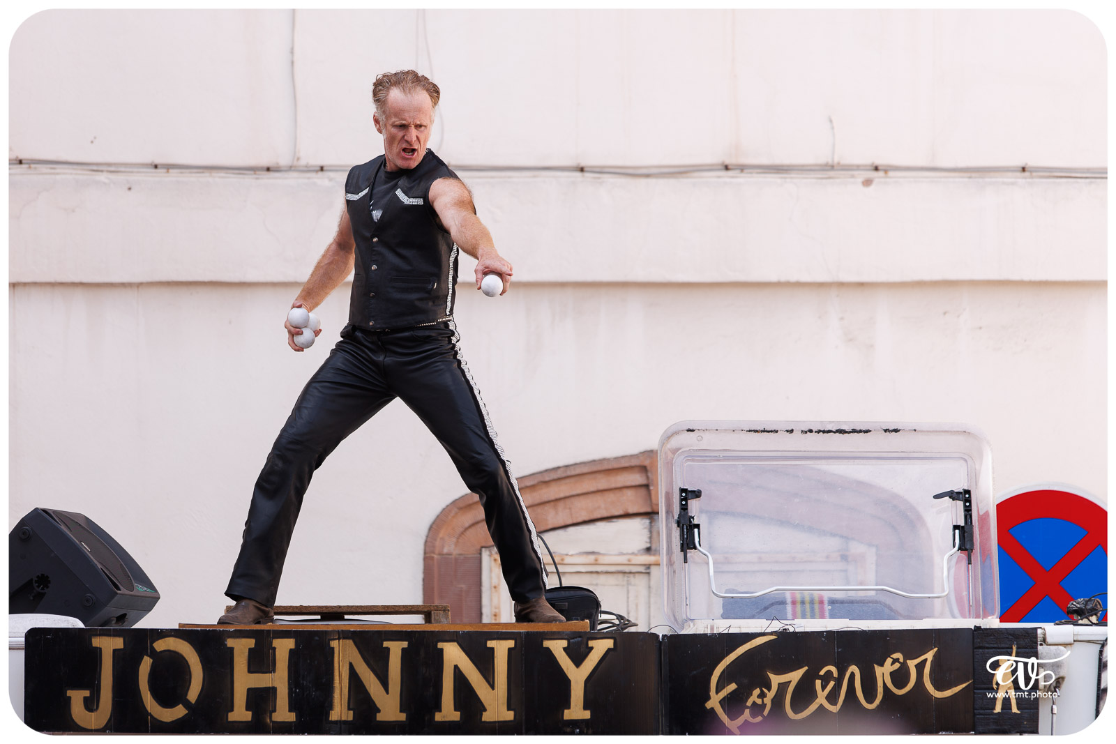 JOHNNY FOREVER (THE FIVE FOOT FINGERS)